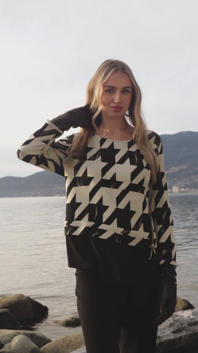 Chic Geometric Zipper Top